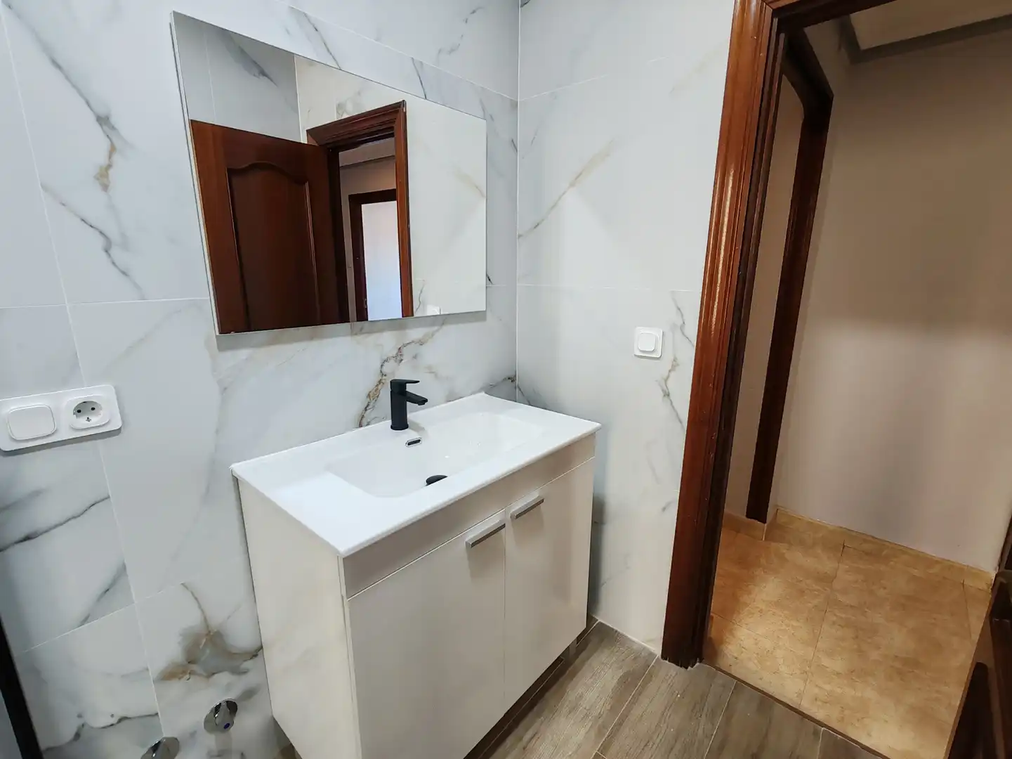 Bathroom of Flat for rent in Avilés  with Terrace and Furnished