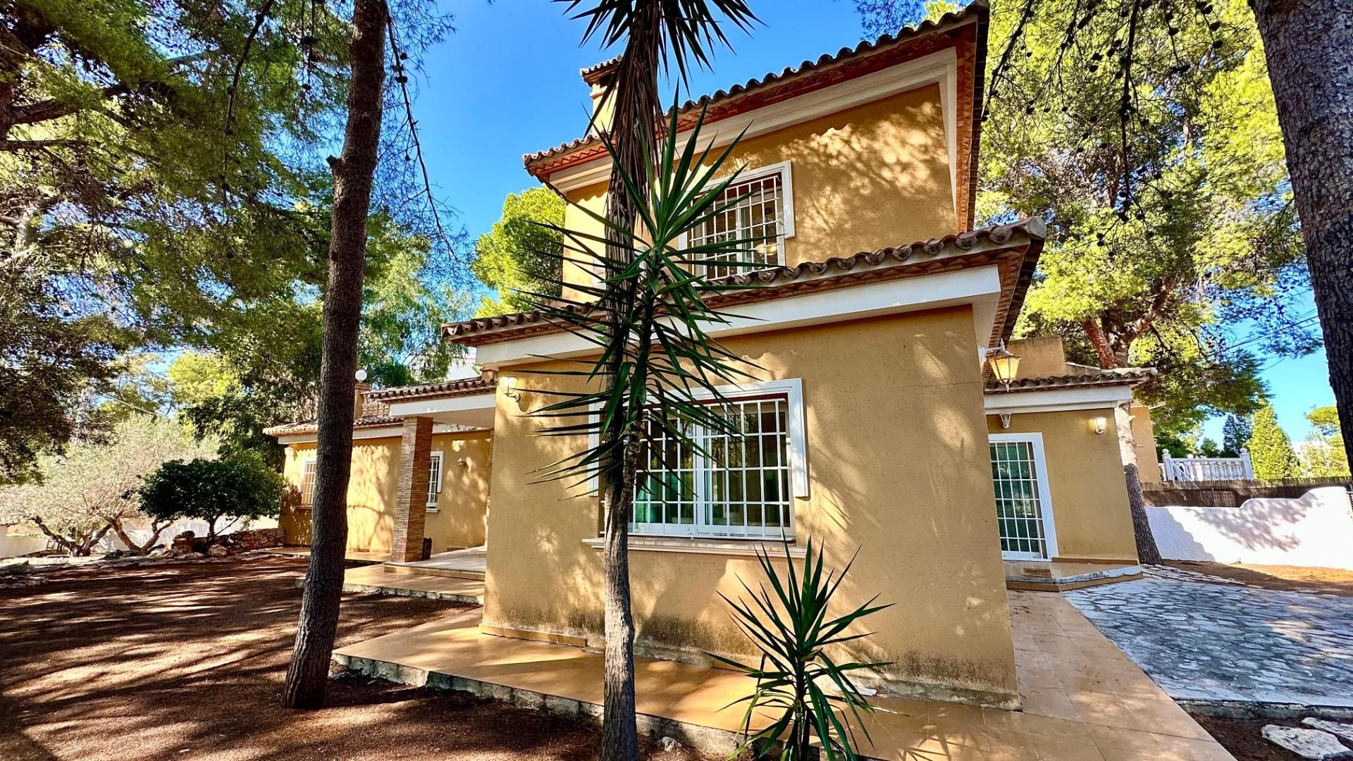 Exterior view of House or chalet for sale in Dénia  with Private garden, Terrace and Furnished