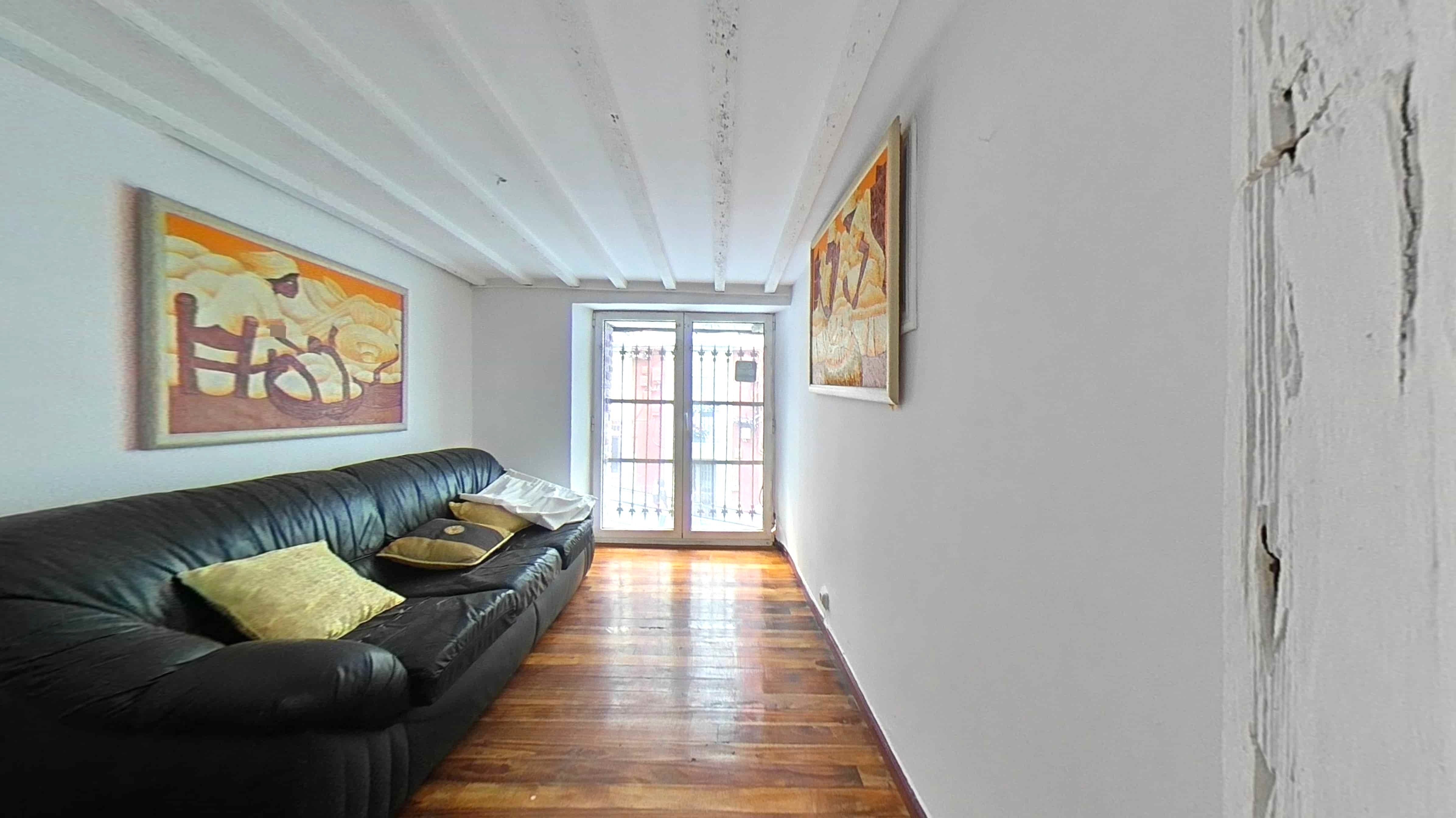 Living room of Flat for sale in Santander  with Parquet flooring, Oven and Microwave