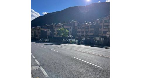 Ático reformado con gran terraza y vistas panorámicas en La Bartra, Encamp