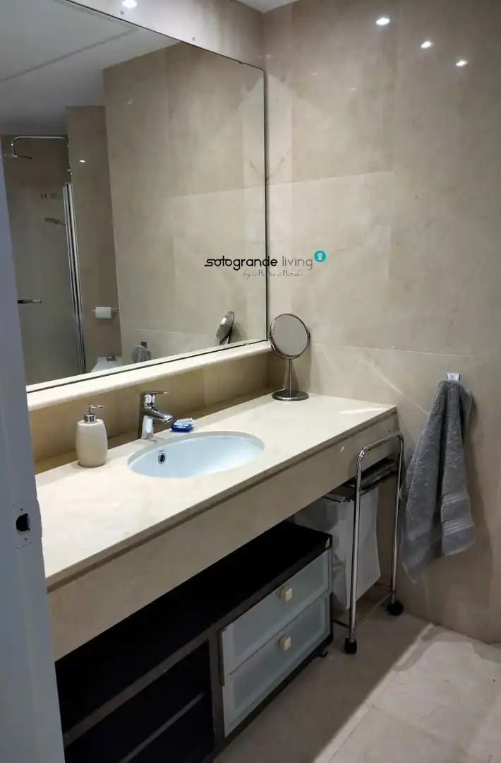 Bathroom of Apartments for sale in Sotogrande  with Air Conditioner, Heating and Furnished