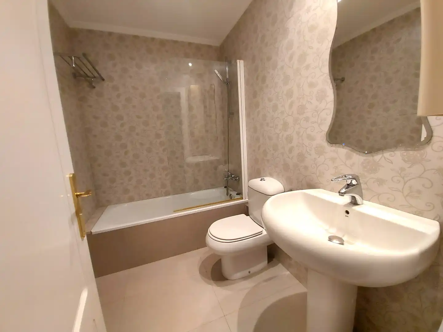 Badezimmer von Wohnung zum Verkauf in  Logroño mit Heizung, Parkett und Terrasse