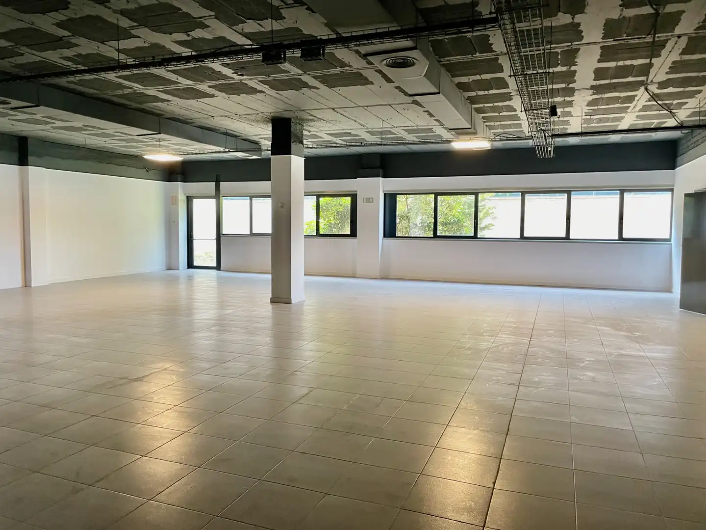 Oficina de alquiler en El Prat de Llobregat con Aire acondicionado, Calefacción y Alarma