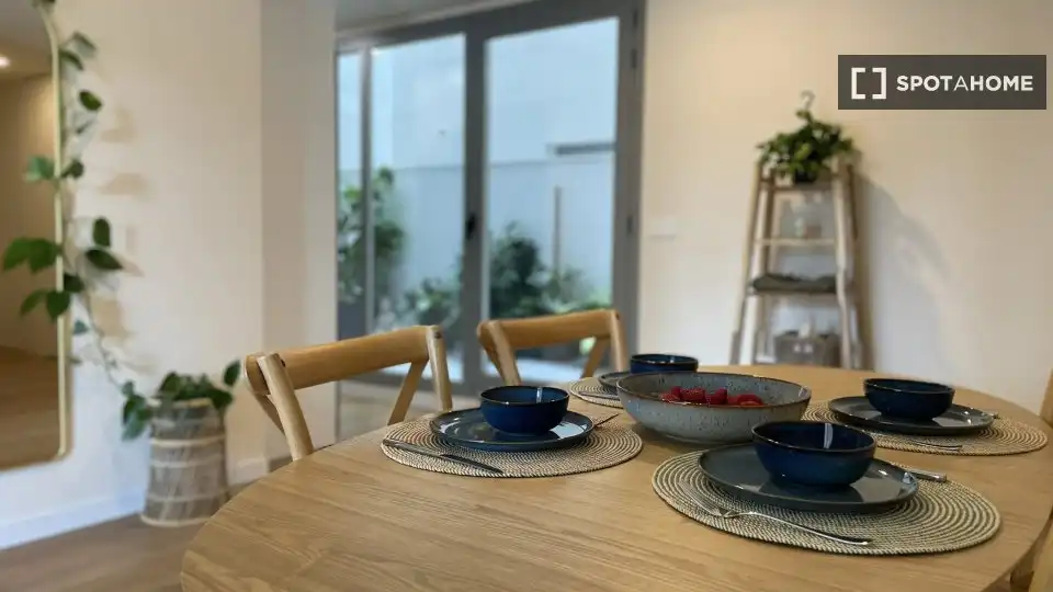Menjador de Apartament per a compartir en Málaga amb Aire condicionat, Terrassa i Moblat