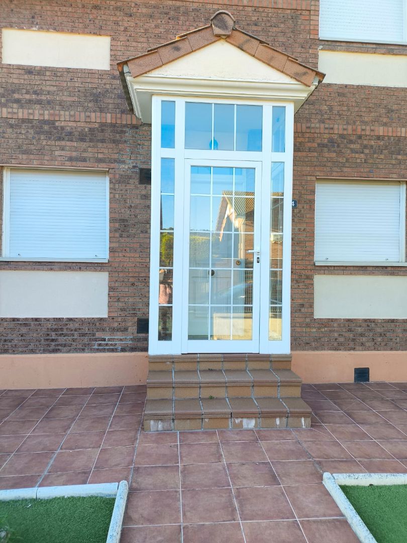 Casa adosada en venda en Renedo de Esgueva amb Calefacció, Jardí privat i Parquet