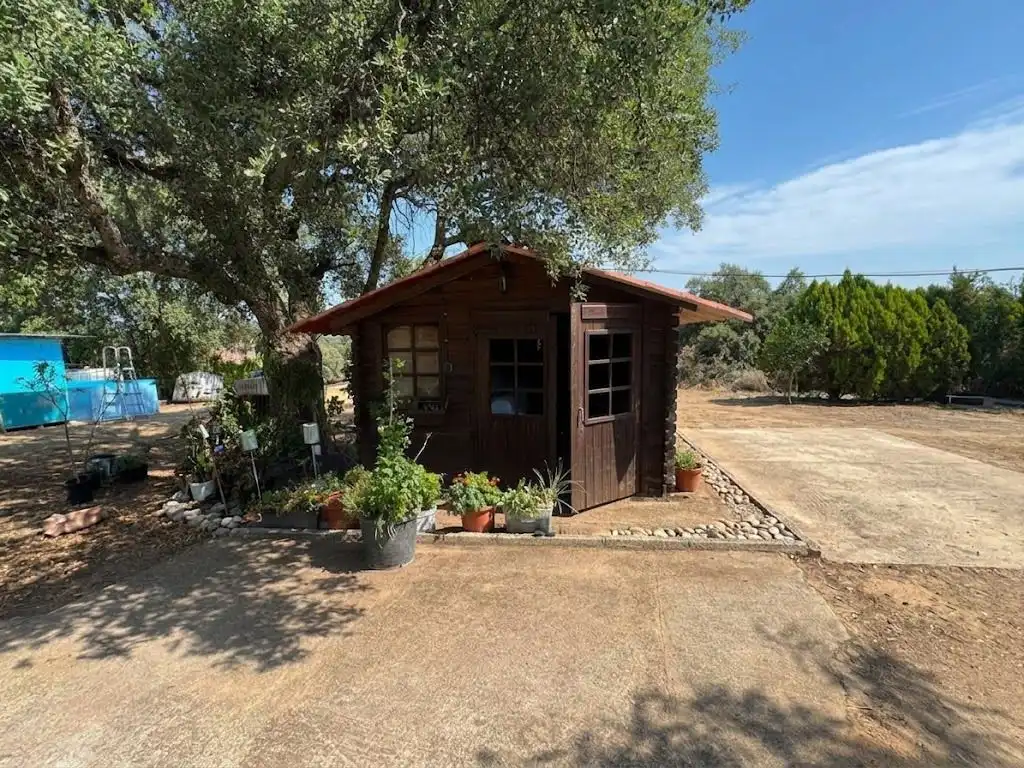 Vista exterior de Casa o xalet en venda en Castilblanco de los Arroyos amb Piscina