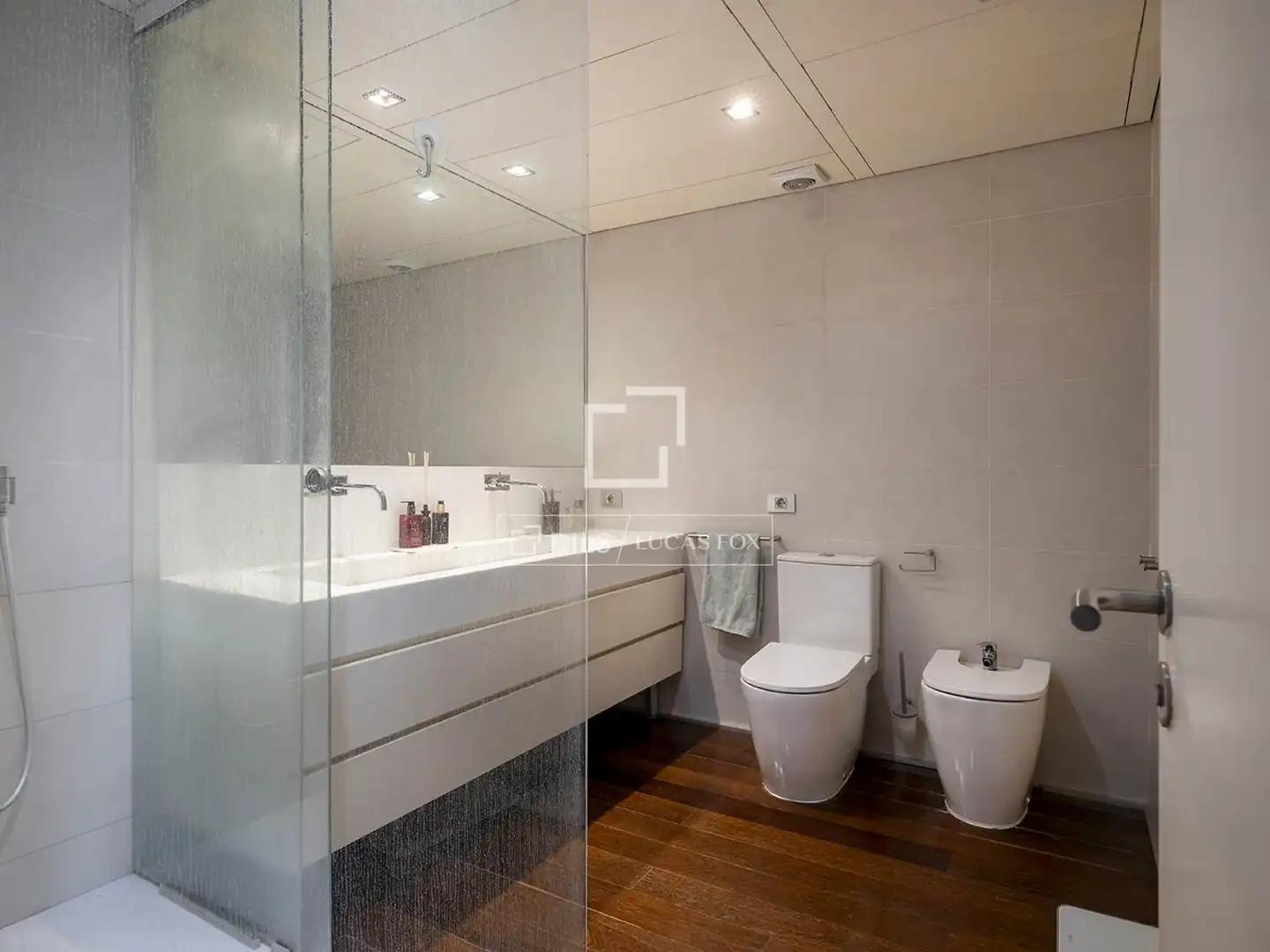 Bathroom of Flat for sale in Barcelona  with Air Conditioner, Heating and Parquet flooring