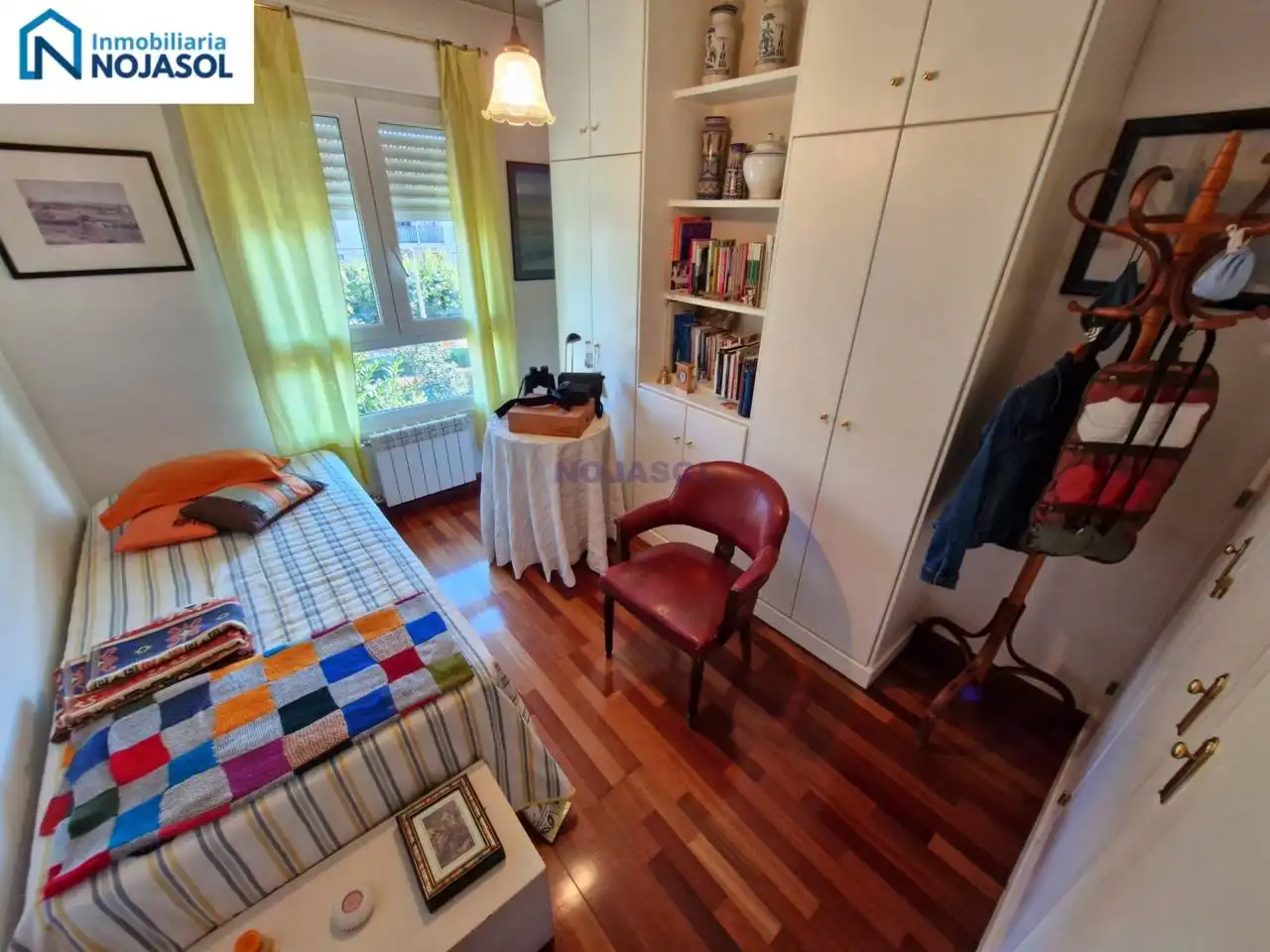Dormitori de Casa adosada en venda en Escalante amb Calefacció, Jardí privat i Parquet