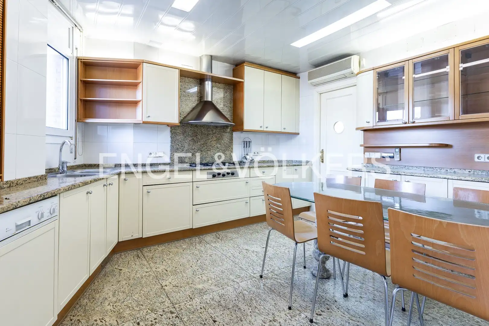Cocina de Piso en venta en Barcelona con Aire acondicionado, Calefacción y Terraza