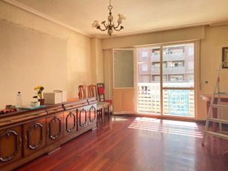 Sala d'estar de Pis en venda en Torrelavega  amb Calefacció, Terrassa i Traster