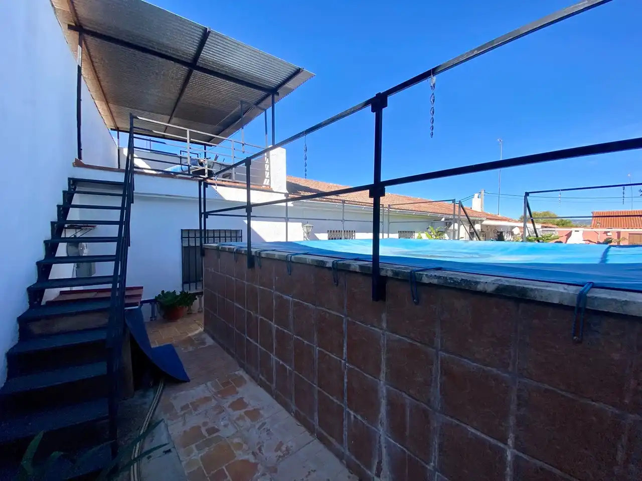 Piscina de Casa adosada en venda en Malagón amb Aire condicionat, Calefacció i Jardí privat