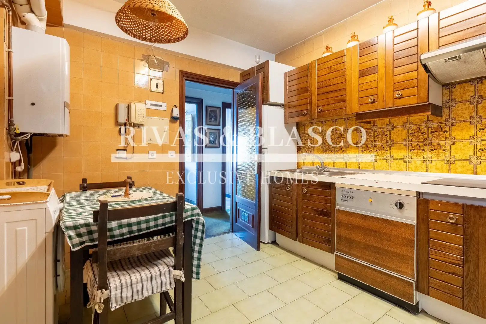 Kitchen of Apartments for sale in Donostia - San Sebastián   with Heating and Storage room