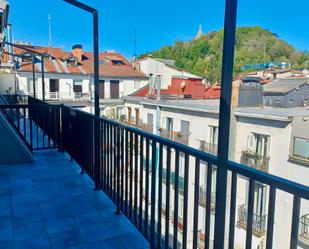 Vista exterior de Pis en venda en Donostia - San Sebastián  amb Calefacció, Parquet i Balcó