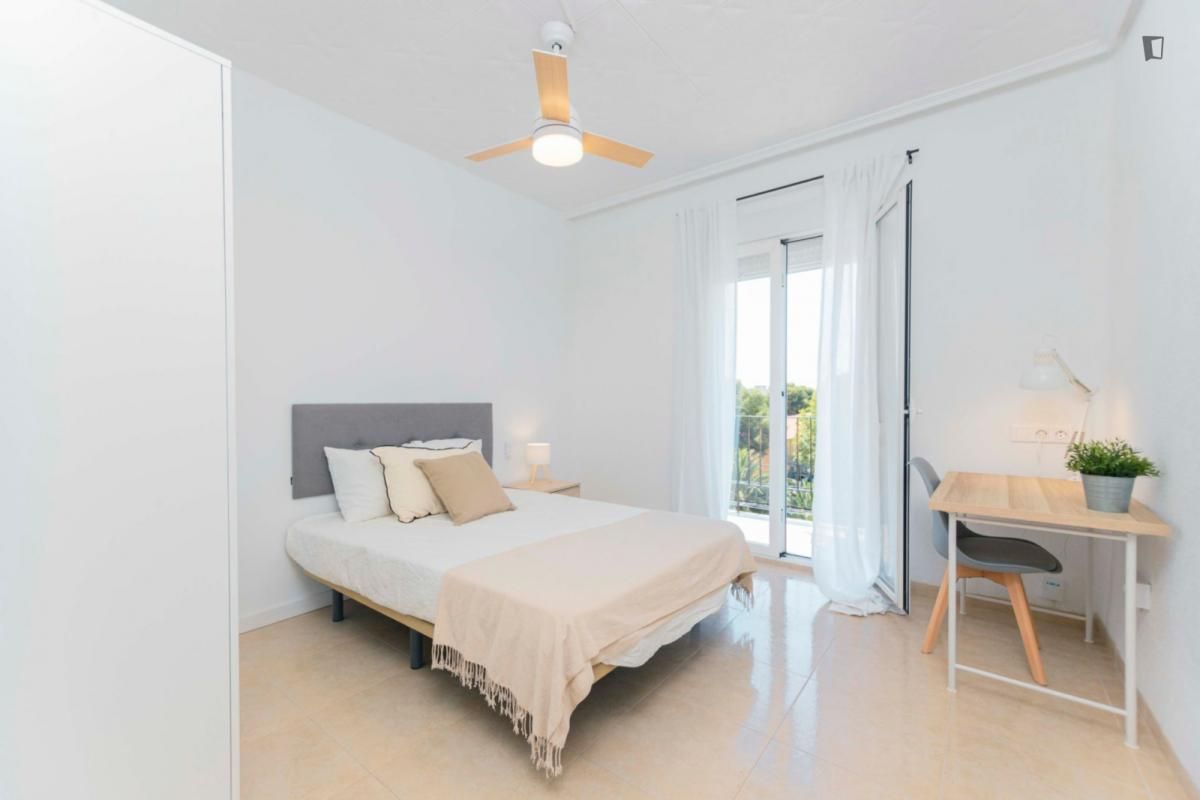 Dormitori de Apartament per a compartir en  Valencia Capital amb Moblat, Forn i Rentadora