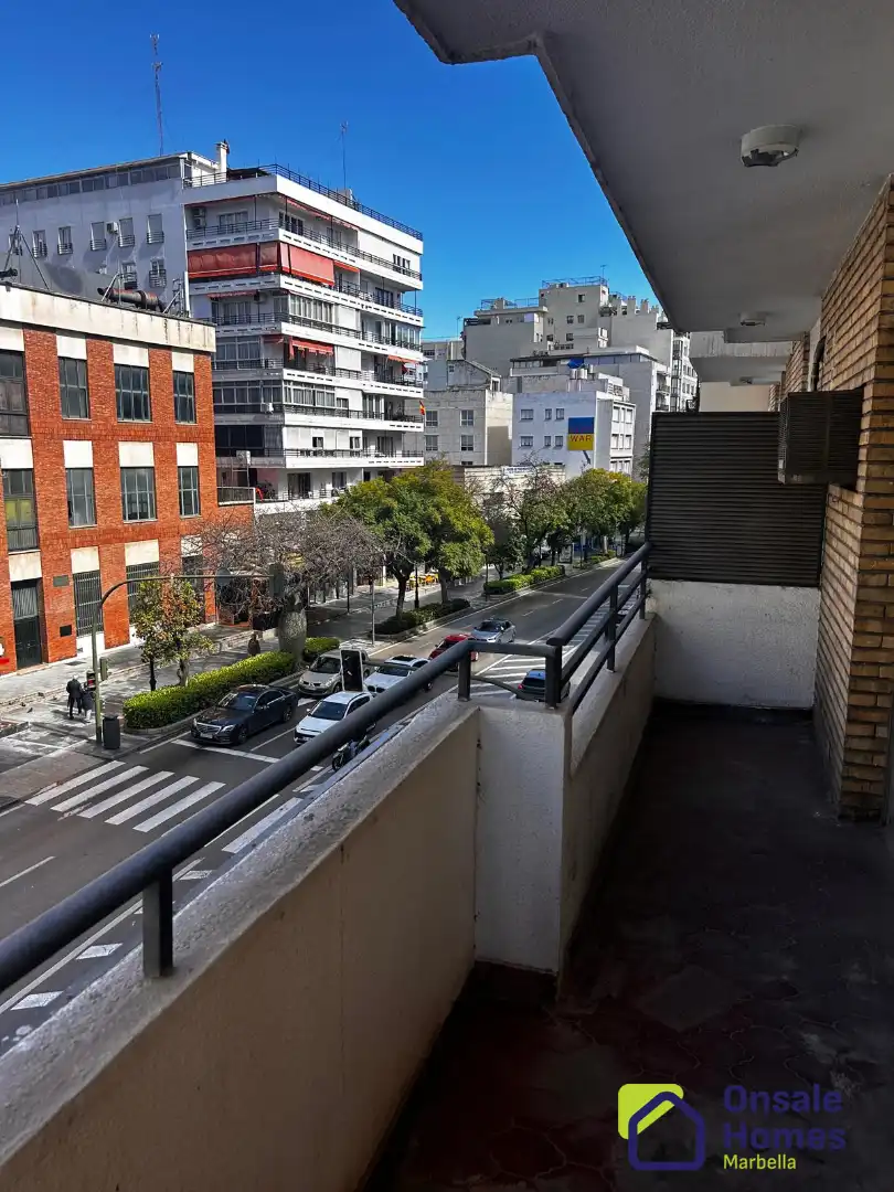 Flat with lift for sale in Avenida Ricardo Soriano 35a