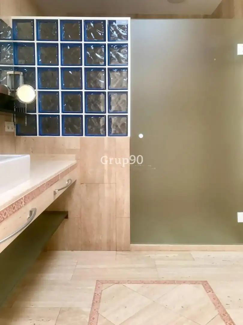 Bathroom of Houses for sale in Lleida  with Heating, Private garden and Parquet flooring