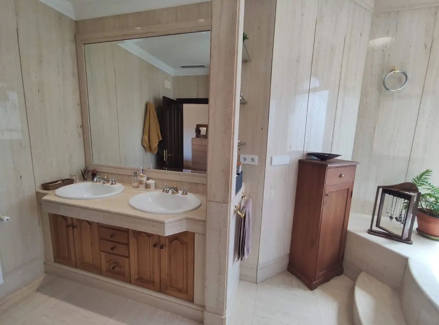 Bany de Casa o xalet en venda en Elche / Elx amb Aire condicionat, Calefacció i Jardí privat