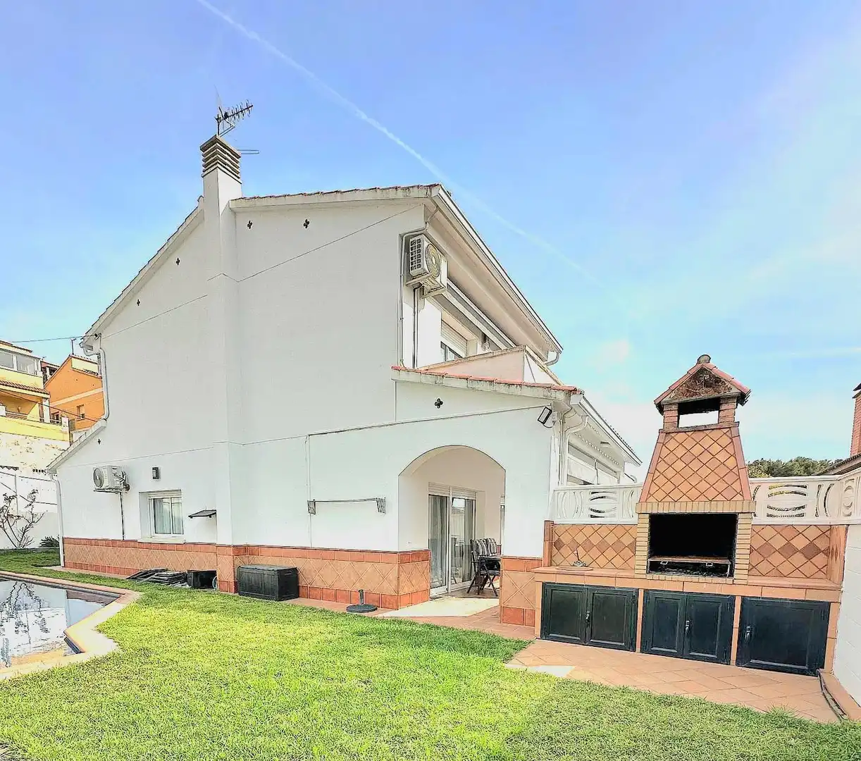 Vista exterior de Casa o xalet en venda en Calafell amb Jardí privat, Terrassa i Piscina