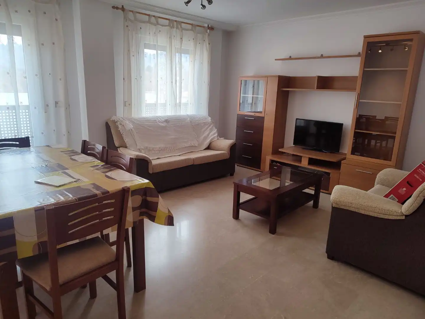 Sala d'estar de Apartament de lloguer en Teruel amb Calefacció, Moblat i Forn