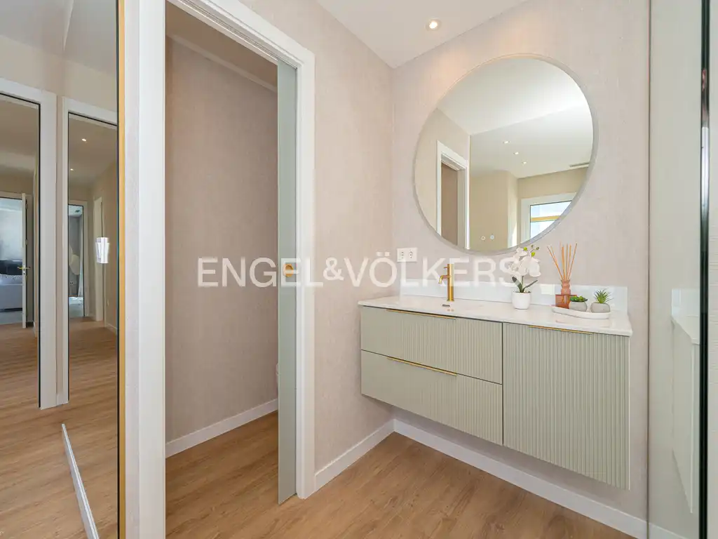 Bathroom of Flat for sale in Benidorm  with Air Conditioner, Terrace and Jacuzzi