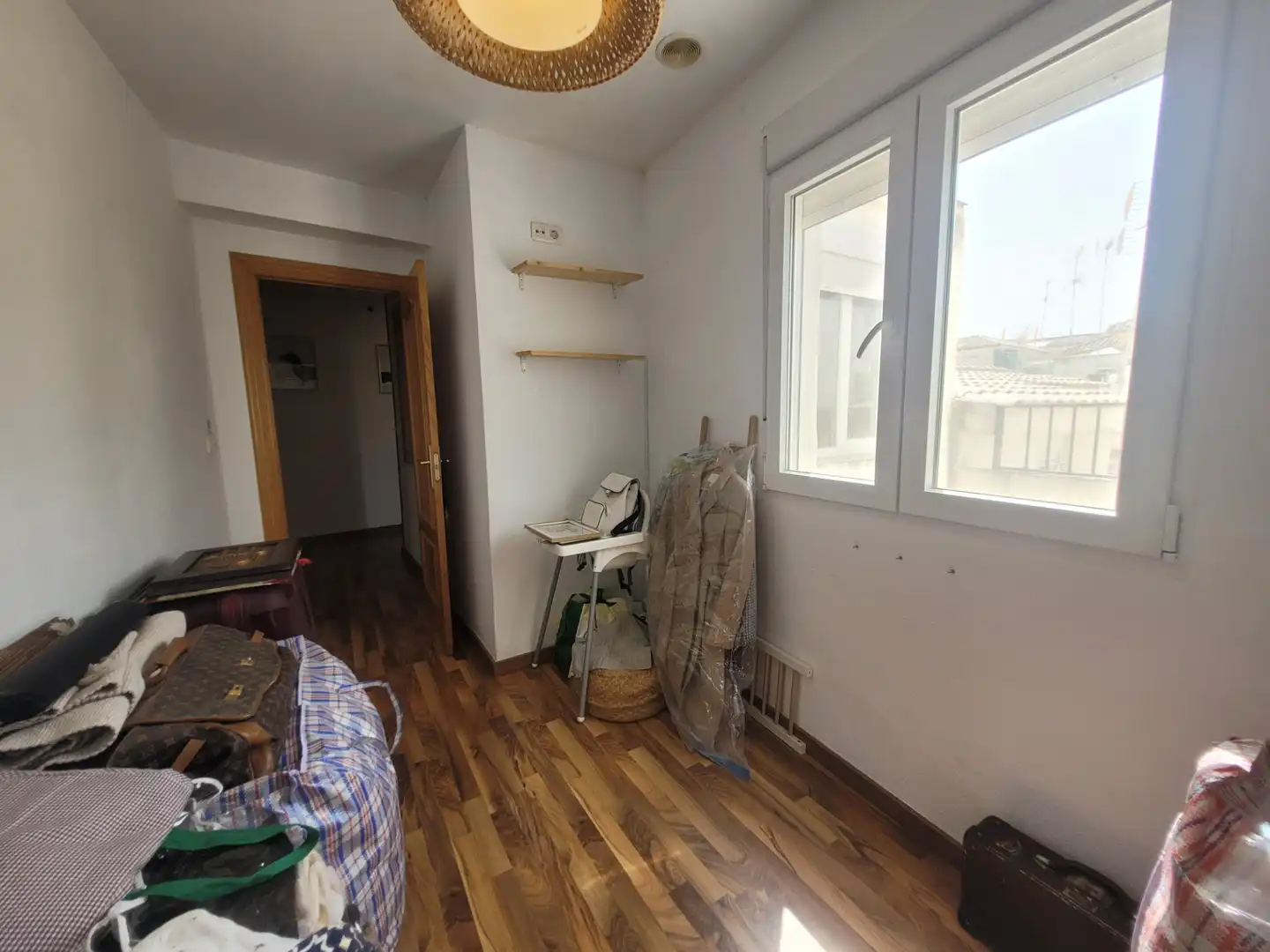 Habitación de Piso en venta en Maracena con Lavadora, Microondas y Balcón