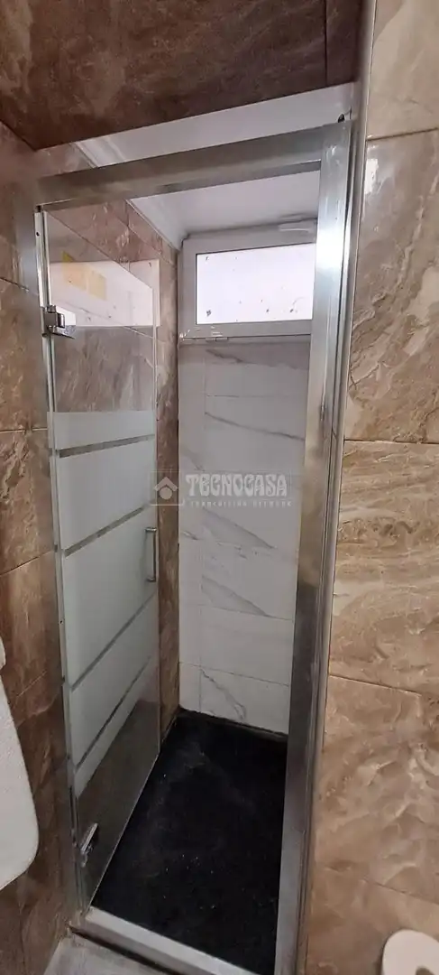 Baño de Piso en venta en Alicante / Alacant con Aire acondicionado, Calefacción y Balcón