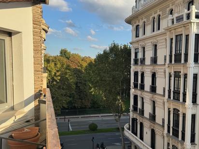 Exterior view of Flat for sale in  Madrid Capital  with Terrace and Balcony