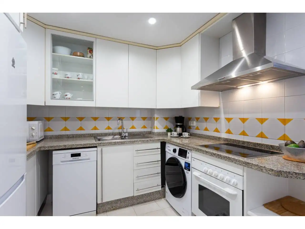 Cuina de Apartament en venda en Almuñécar amb Terrassa, Traster i Alarma