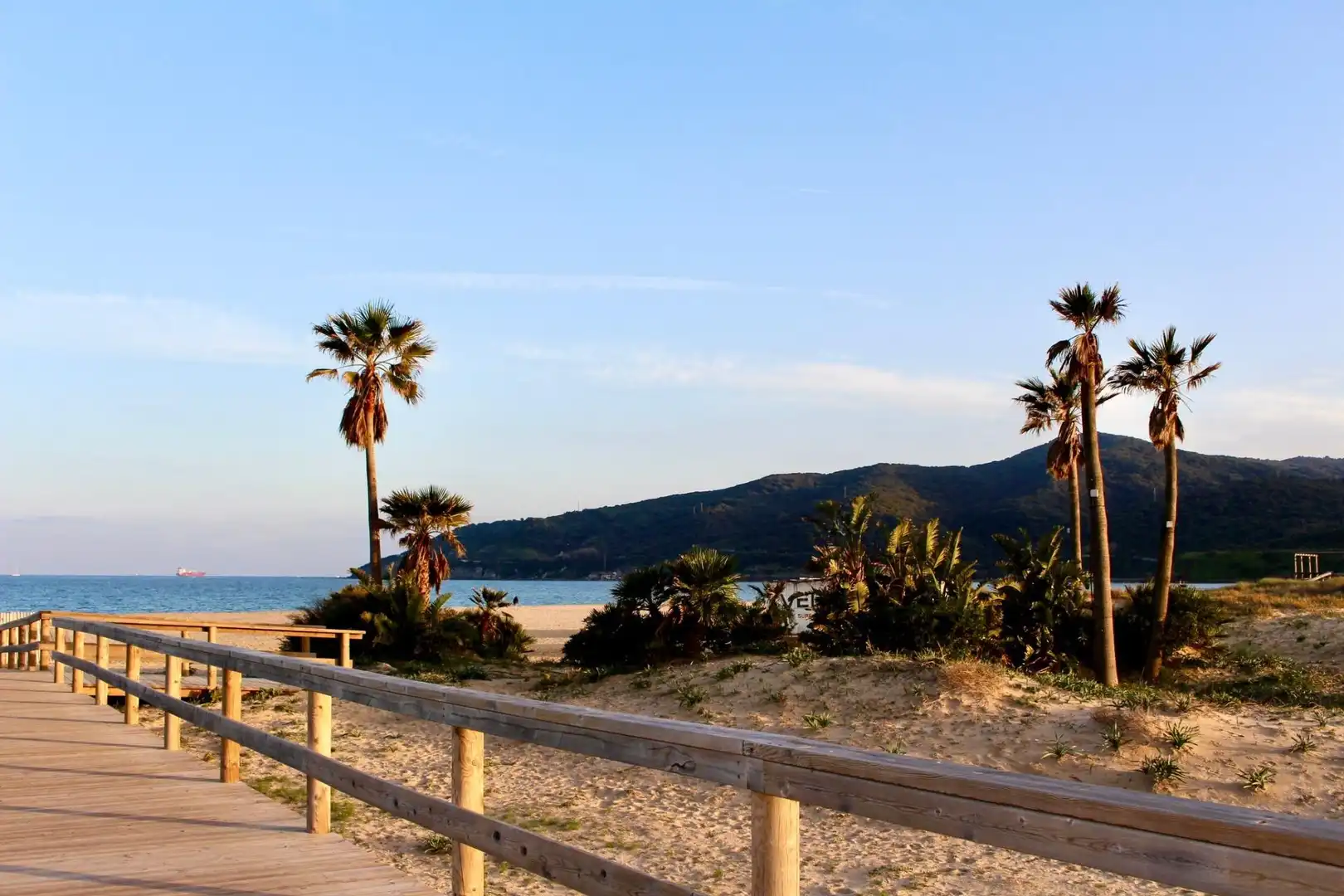 Vista exterior de Apartamento de alquiler en Algeciras con Piscina comunitaria