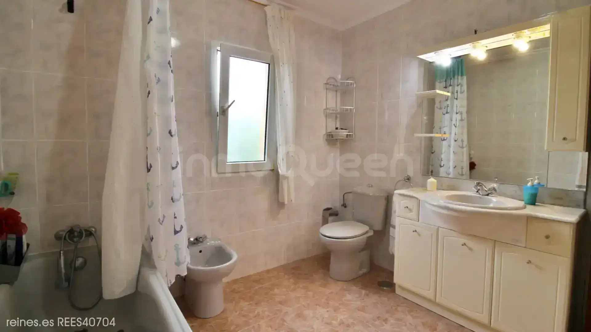 Baño de Casa adosada en venta en Penagos con Jardín privado, Terraza y Amueblado