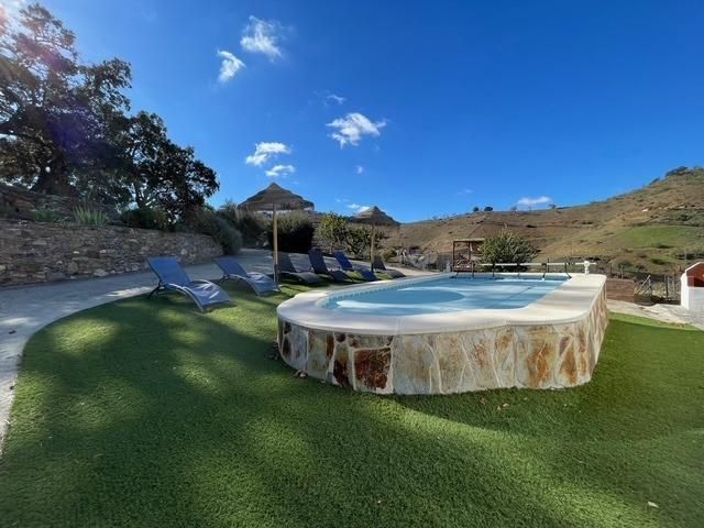 Piscina de Finca rústica en venda en Casabermeja amb Aire condicionat, Jardí privat i Terrassa