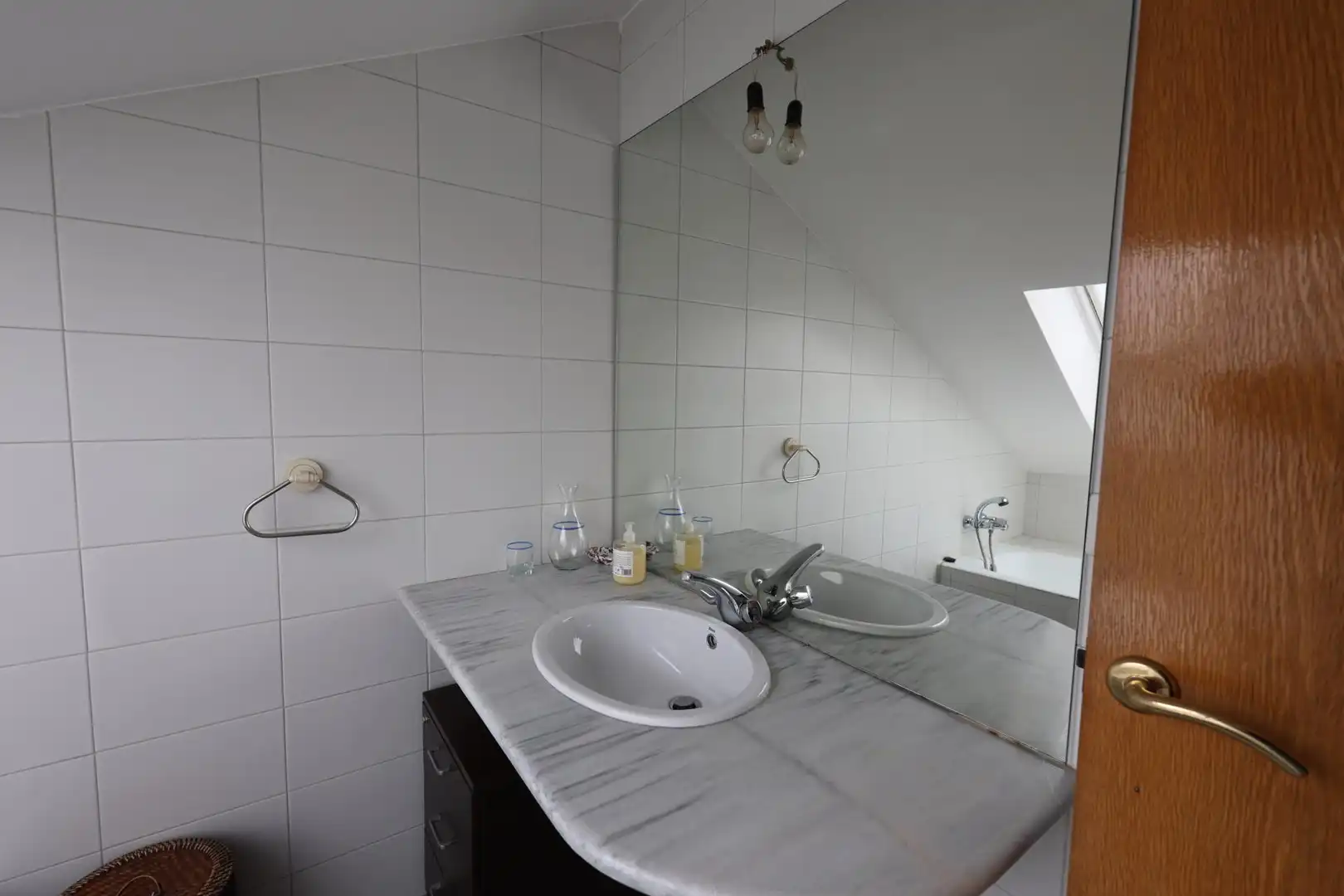 Badezimmer von Dachboden zum Verkauf in Bembibre mit Heizung und Balkon
