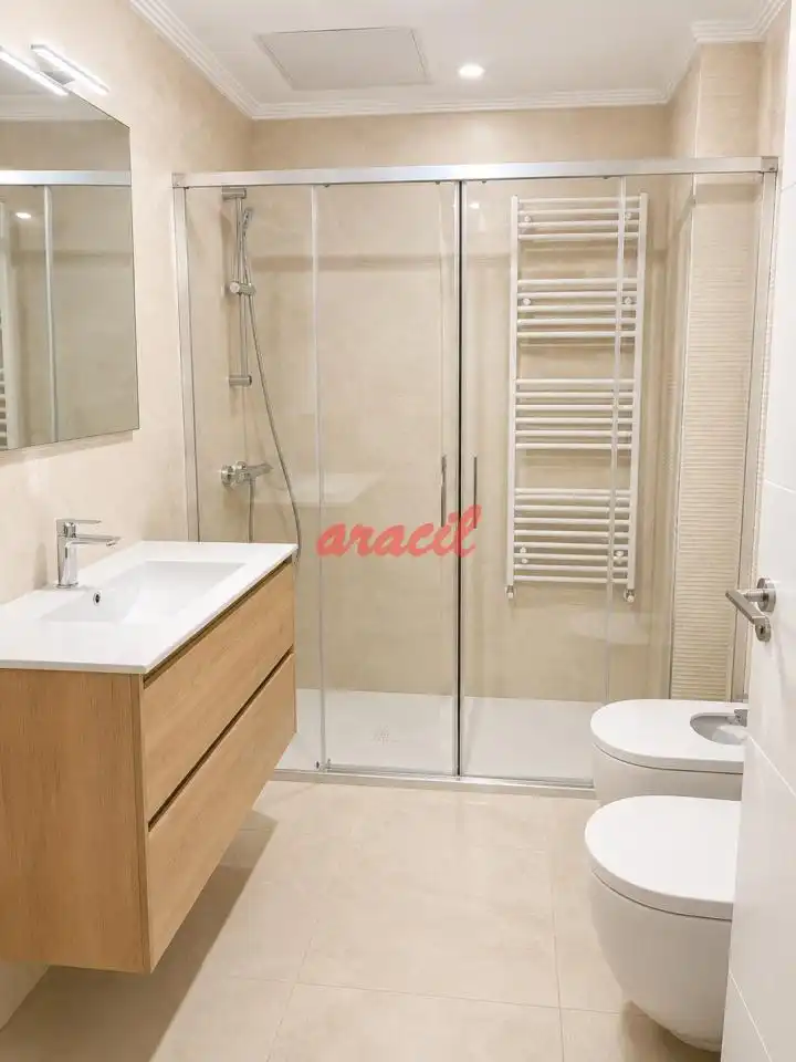 Bathroom of Apartments for rent in Ourense Capital   with Heating, Terrace and Balcony