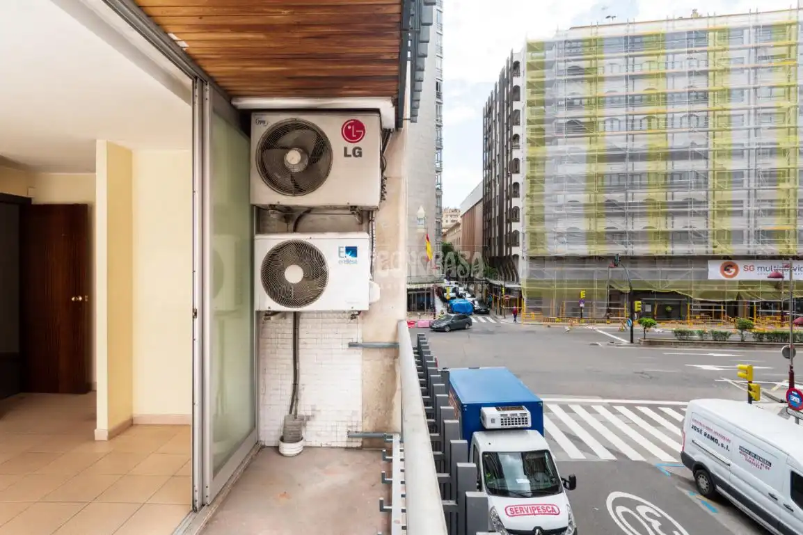Exterior view of Flat for sale in Zaragoza  with Air Conditioner, Heating and Balcony