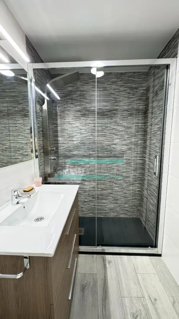 Bathroom of Flat for share in Granada  with Heating, Furnished and Oven
