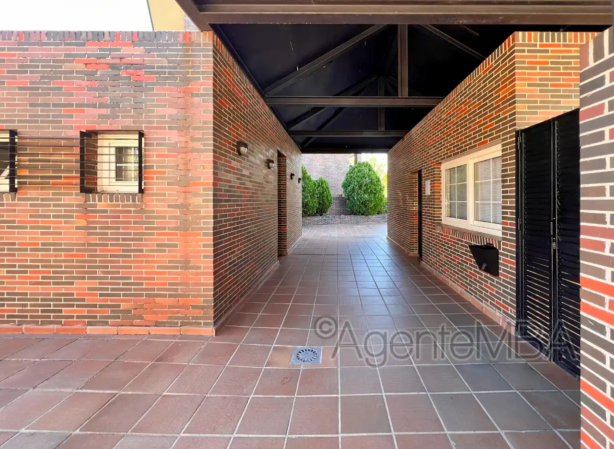 Flat with terrace to rent in Calle Isaac Albéniz 18, imagen 3