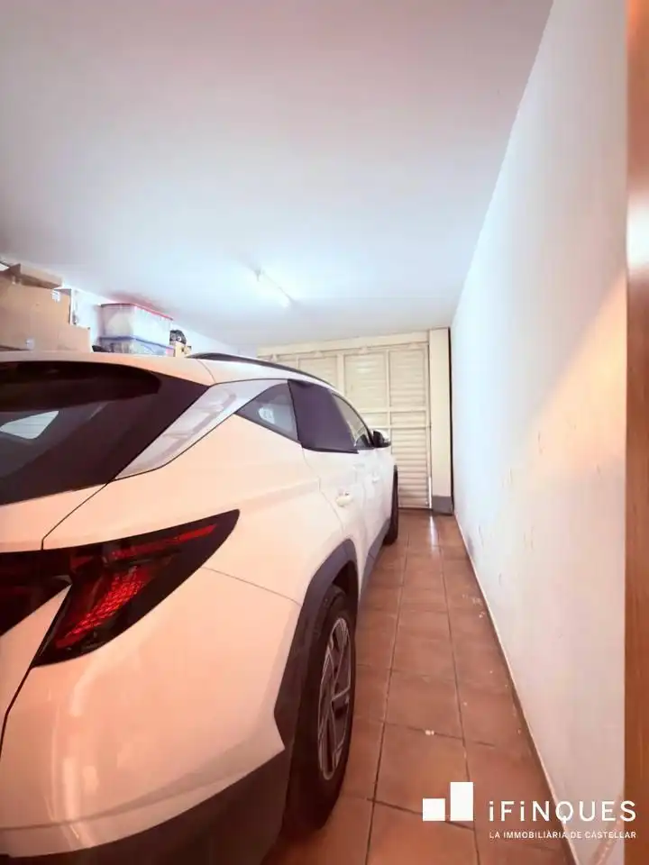 Aparcament de Casa o xalet en venda en Terrassa amb Terrassa i Internet