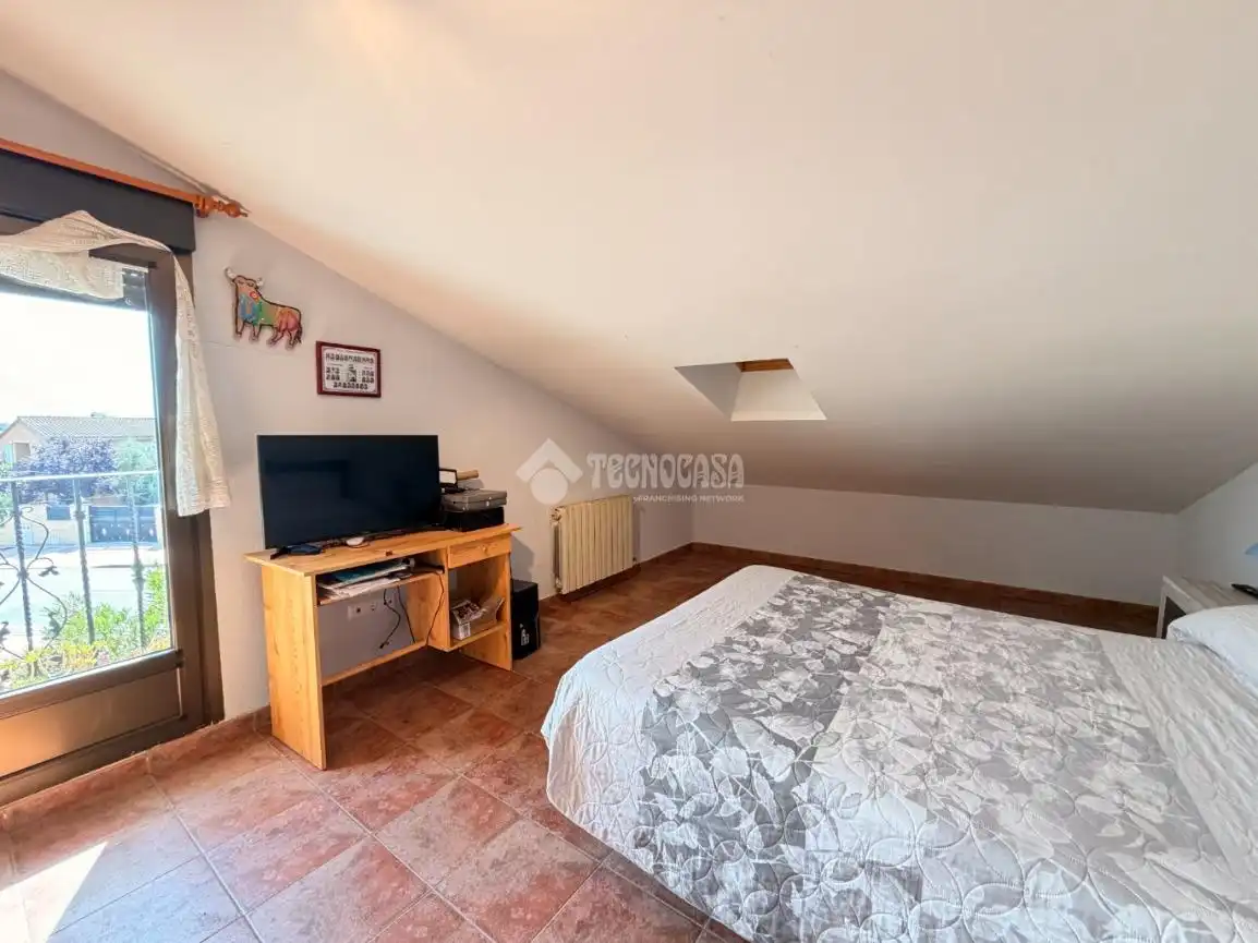 Habitación de Casa adosada en venta en Segovia con Calefacción