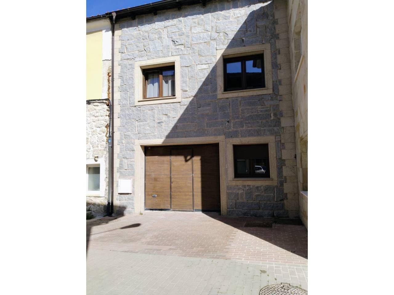 Exterior view of Single-family semi-detached for sale in Burgos Capital  with Heating, Terrace and Furnished