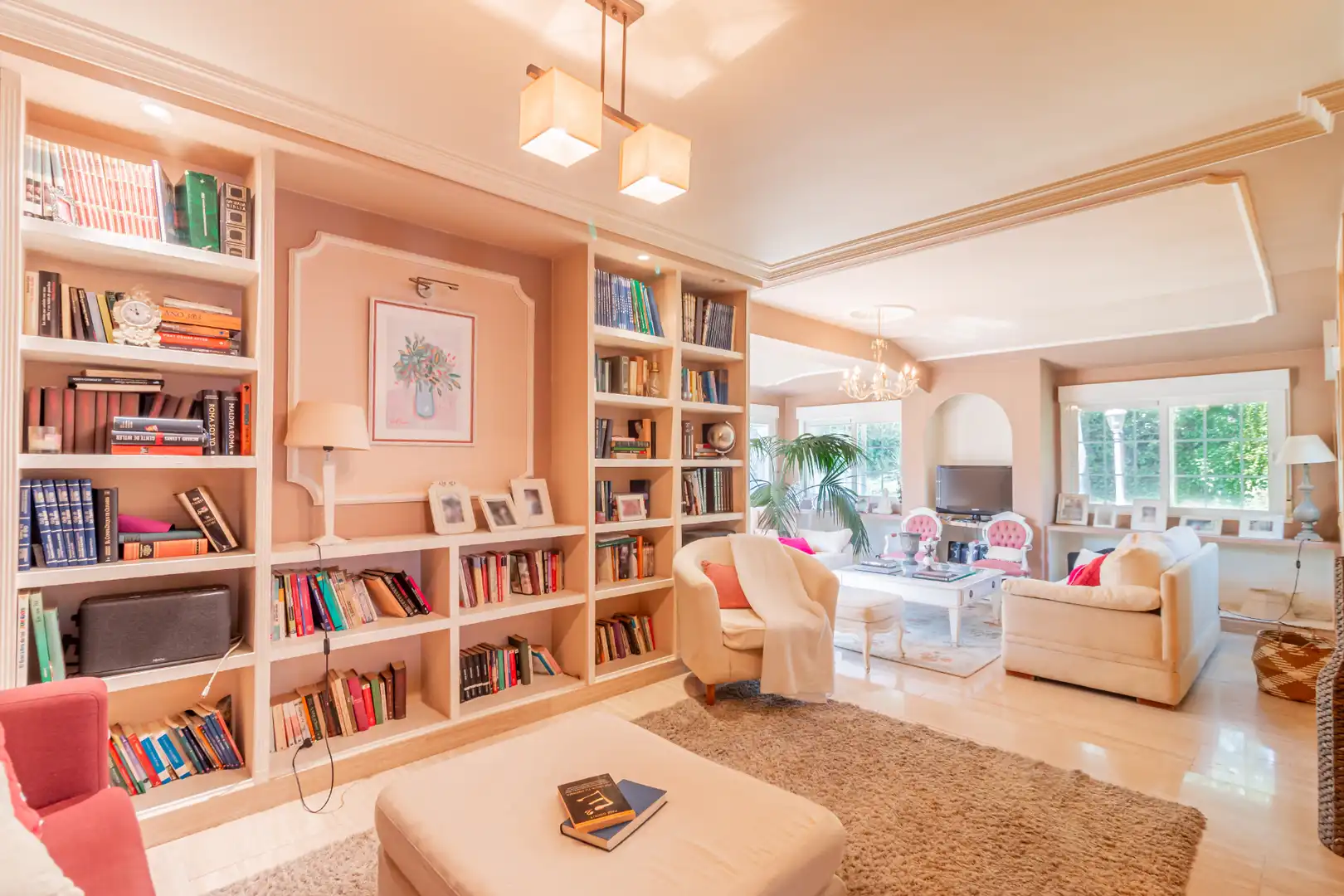 Sala d'estar de Casa o xalet en venda en Las Rozas de Madrid amb Calefacció, Jardí privat i Parquet