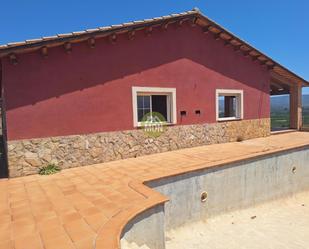 Vista exterior de Casa o xalet en venda en L'Ènova amb Piscina, Balcó i Piscina comunitària