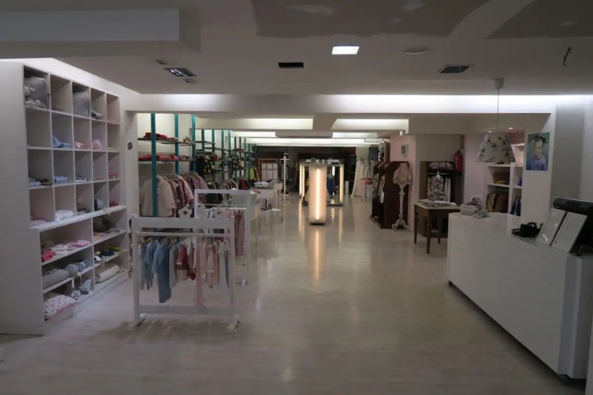 Local comercial en venda a Julia Minguillón, imagen 2