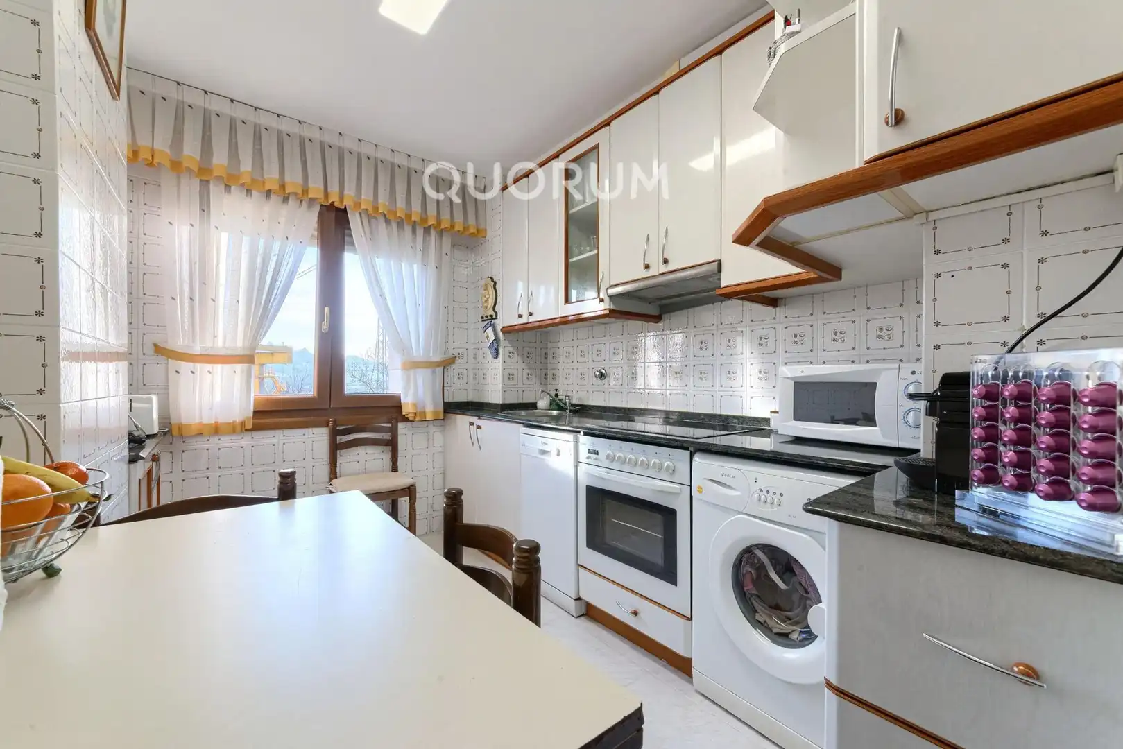 Cocina de Piso en venta en Basauri  con Calefacción, Trastero y Amueblado