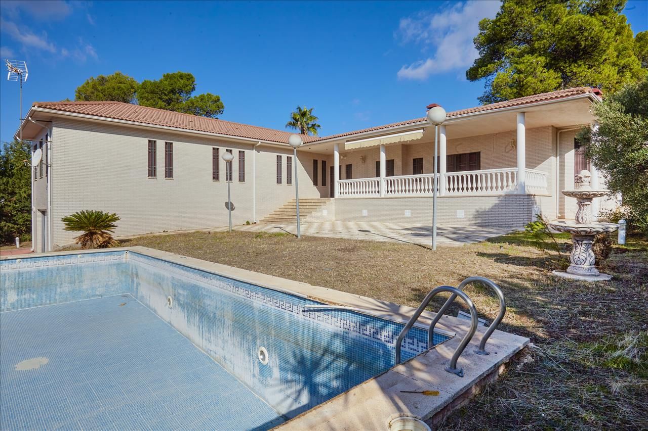 Swimming pool of House or chalet for sale in Linares  with Terrace, Storage room and Swimming Pool