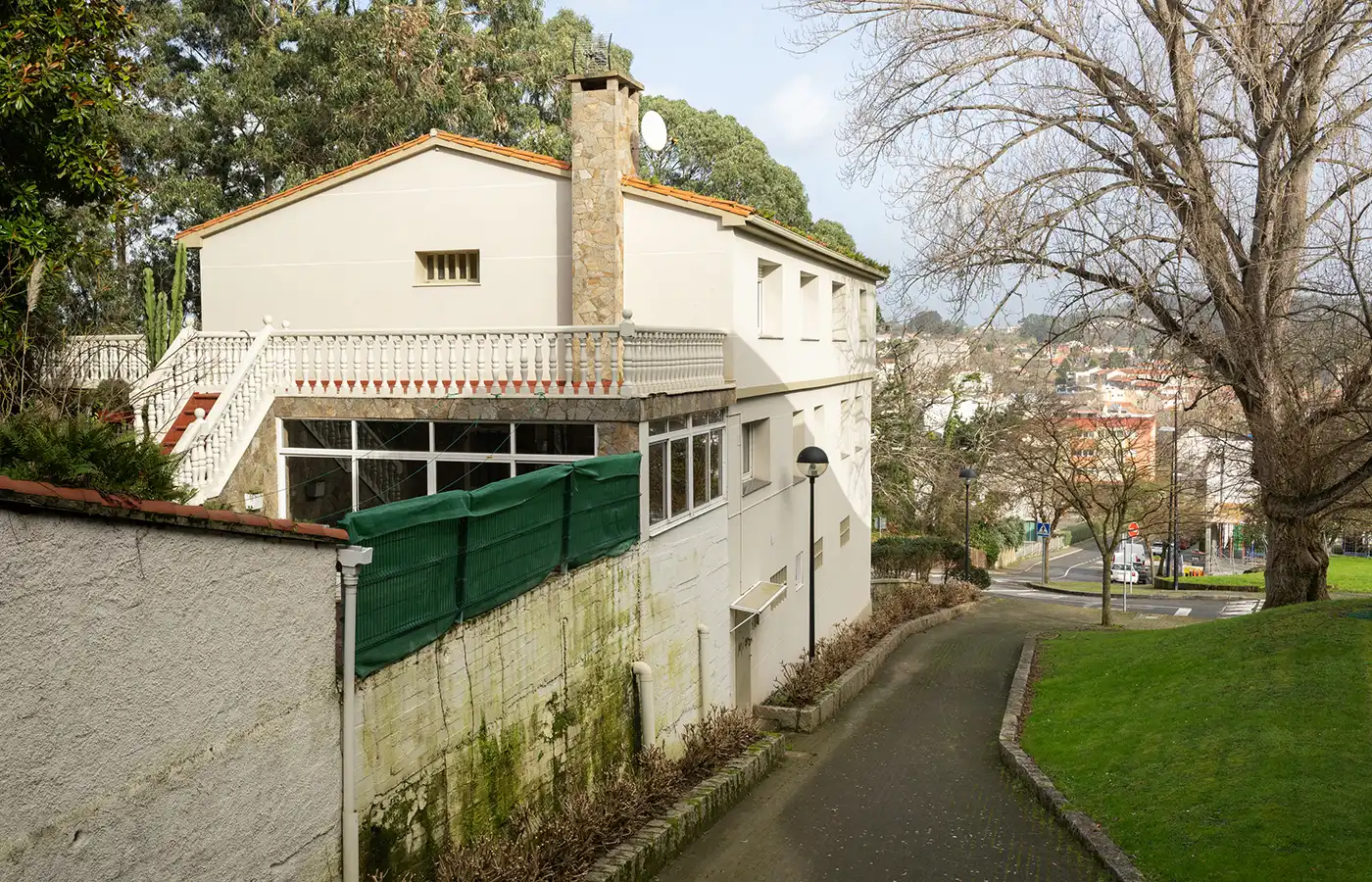 Vista exterior de Casa o xalet en venda en Oleiros amb Calefacció, Jardí privat i Parquet