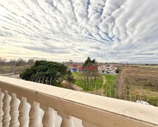 Vista exterior de Àtic en venda en Empuriabrava amb Aire condicionat, Calefacció i Terrassa