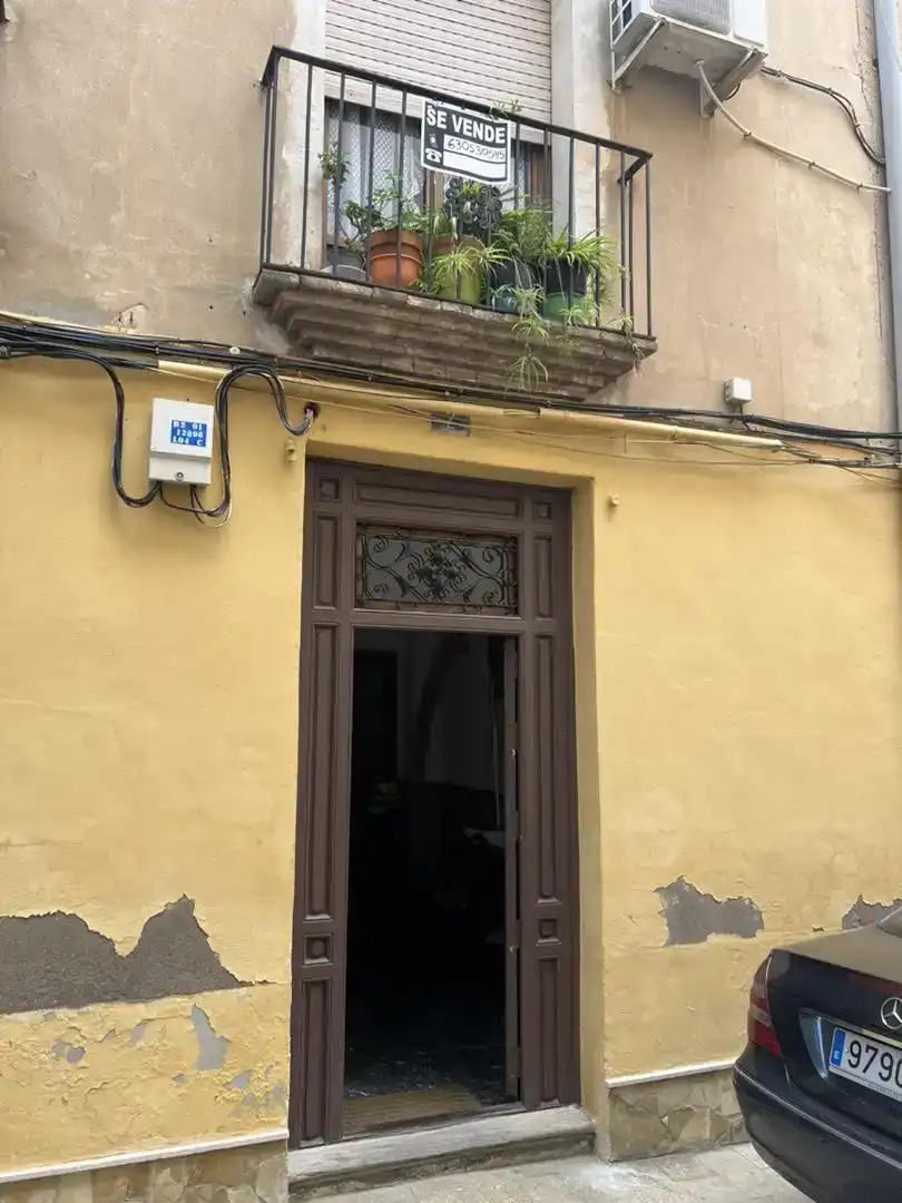 Vista exterior de Casa adosada en venda en Yecla amb Traster, Moblat i Forn