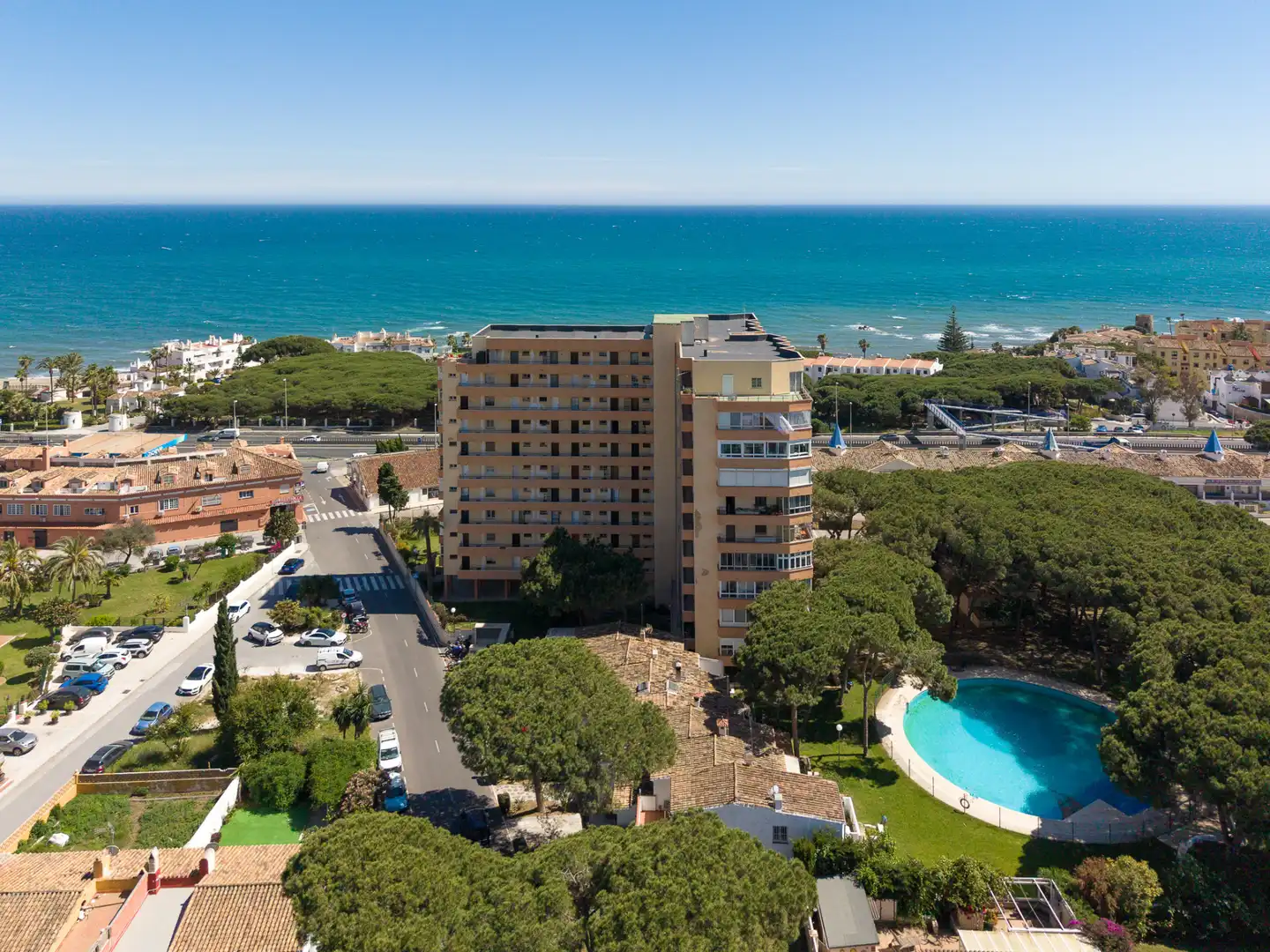 Außenansicht von Wohnungen zum Verkauf in Mijas mit Terrasse, Schwimmbad und Möbliert