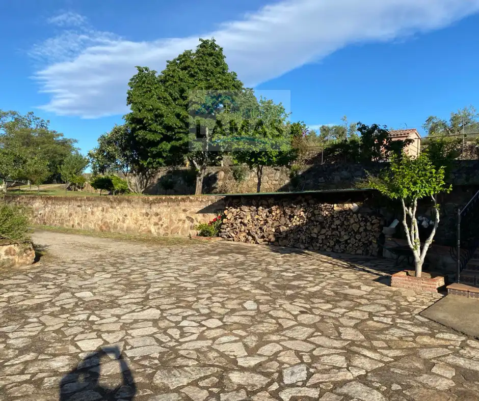 Vista exterior de Finca rústica en venta en Valverde de la Vera con Jardín privado, Terraza y Piscina