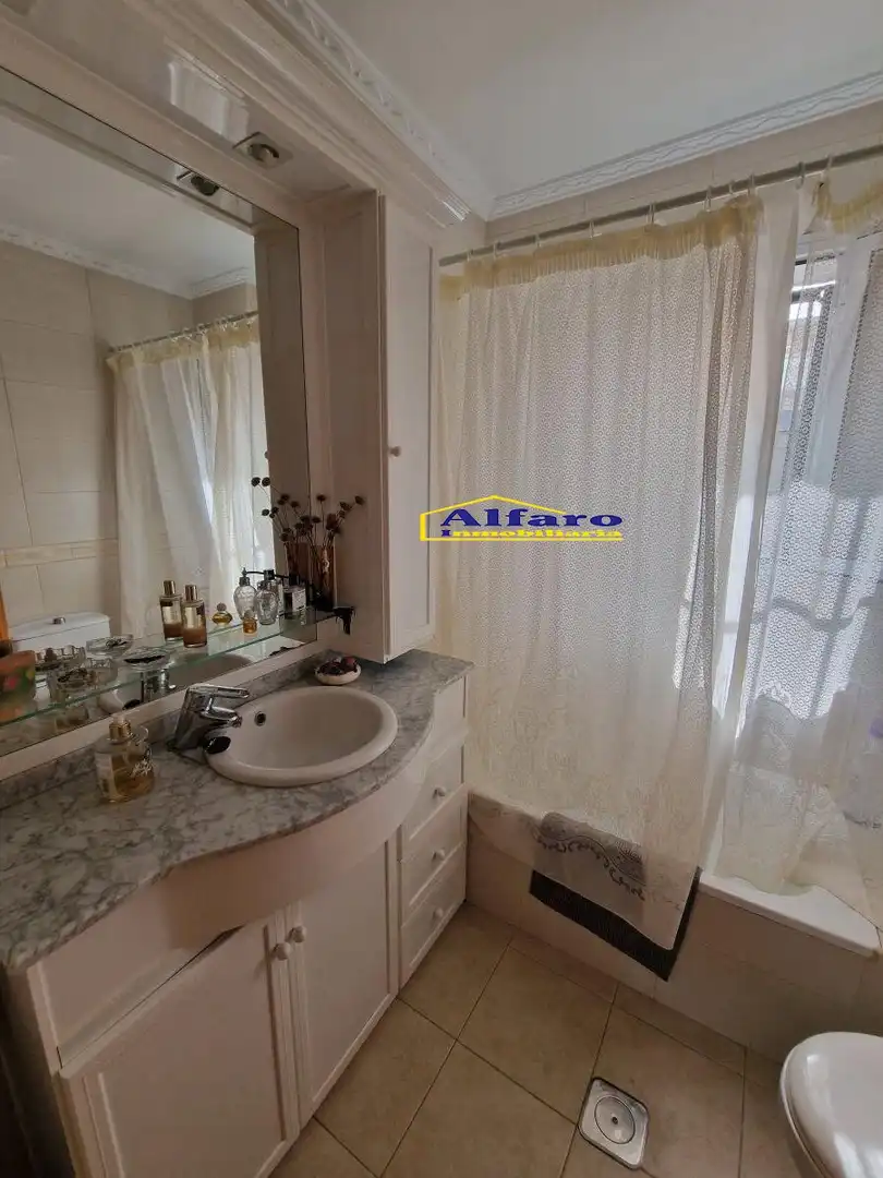 Baño de Casa adosada en venta en Almonte con Terraza, Trastero y Balcón